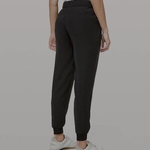 Lululemon On The Fly Jogger Size 4